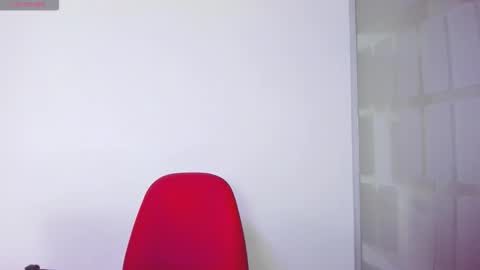 Snapshot of hanna_chloe chatting on February 1, 1:53 pm Sara online show from February 1, 1:53 pm