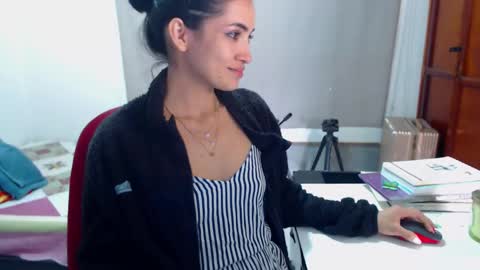 Snapshot of hanna_chloe chatting on February 15, 2:36 pm Sara online show from February 15, 2:36 pm