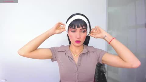 Snapshot of hanna_chloe chatting on February 23, 7:00 pm Sara online show from February 23, 7:00 pm