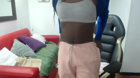 hanna_lamber online show from April 12, 12:32 pm