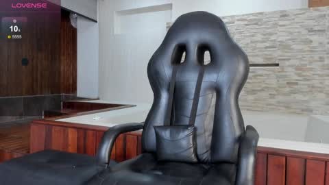 Hanna lens online show from February 5, 6:59 pm