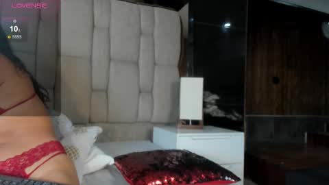 Hanna lens online show from February 22, 3:25 pm