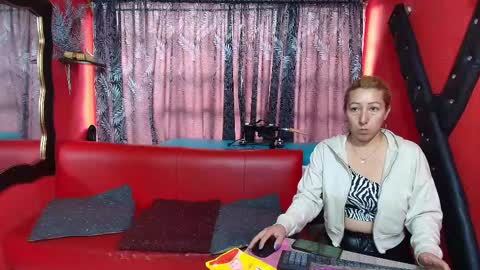 Snapshot of hanna_mature01 chatting on February 11, 12:37 pm Hanna online show from February 11, 12:37 pm