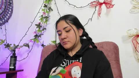 Snapshot of hanna_moore1 chatting on December 2, 9:39 pm Camila online show from December 2, 9:39 pm