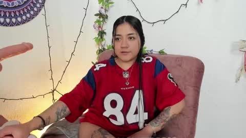 Snapshot of hanna_moore1 chatting on December 9, 10:41 pm Camila online show from December 9, 10:41 pm