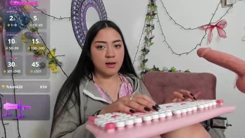 Snapshot of hanna_moore1 chatting on December 10, 10:26 pm Camila online show from December 10, 10:26 pm