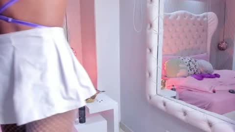 Snapshot of hanna_weston chatting on December 17, 5:40 am hanna online show from December 17, 5:40 am