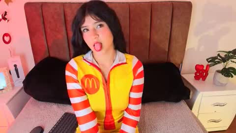 Snapshot of hannaa_cute chatting on February 8, 2:53 pm Hanna 3 online show from February 8, 2:53 pm