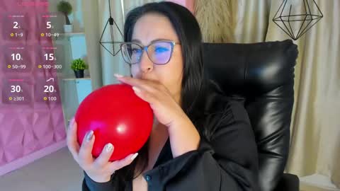 Snapshot of hannabackerr chatting on May 8, 11:37 am hannabackerr online show from May 8, 11:37 am
