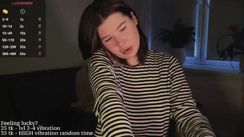 Snapshot of hannah_allin chatting on April 12, 12:43 pm Hannah Allin online show from April 12, 12:43 pm