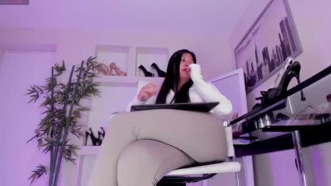Snapshot of hannah_hcb chatting on June 1, 10:28 am HANNAH HOWELL online show from June 1, 10:28 am