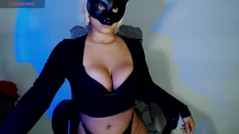 hannah kiim online show from November 6, 3:24 pm