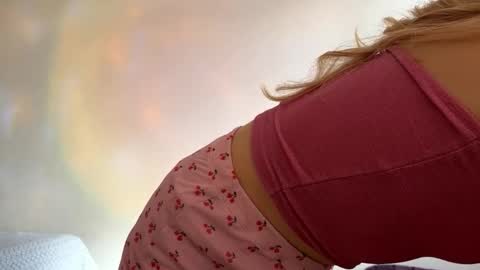 hannah levis  online show from February 19, 8:10 am