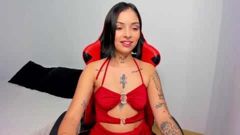 Snapshot of hannah_miltonn chatting on May 15, 8:27 pm Hannah Milton online show from May 15, 8:27 pm