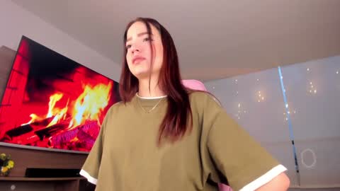 Snapshot of hannah_xoxo_ chatting on December 30, 10:55 pm Hannah online show from December 30, 10:55 pm