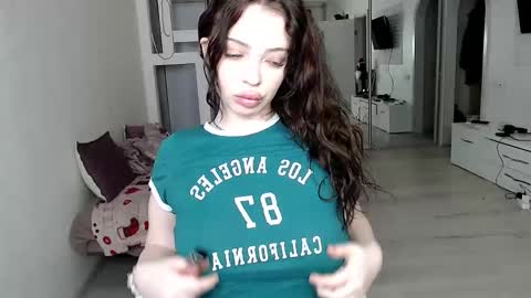 Snapshot of hannah_xxbaby chatting on February 13, 12:23 pm Hannah online show from February 13, 12:23 pm