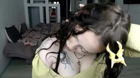 Snapshot of hannah_xxbaby chatting on February 18, 10:44 am Hannah online show from February 18, 10:44 am