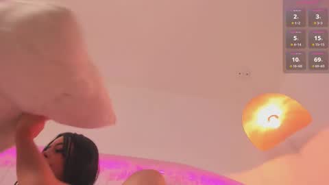 hannah  online show from December 19, 3:57 am