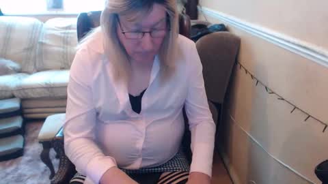 hannahcd57 online show from May 26, 2:35 pm