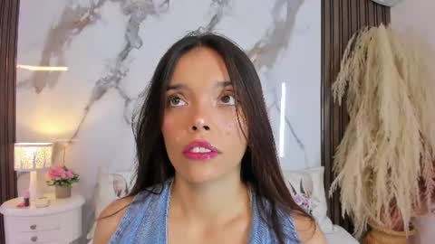 Snapshot of hannahill69 chatting on July 17, 4:52 am Hannahill69 online show from July 17, 4:52 am