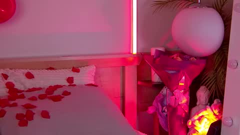 Snapshot of hannahmonttana chatting on February 15, 12:36 pm Pearl online show from February 15, 12:36 pm