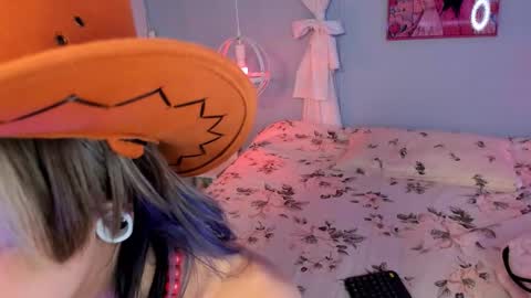 Hannah online show from December 3, 12:36 pm