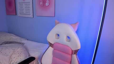 Hannah online show from March 25, 12:33 pm