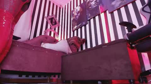 FOLLOW ME INTA MOONXMAFE online show from November 5, 9:59 pm