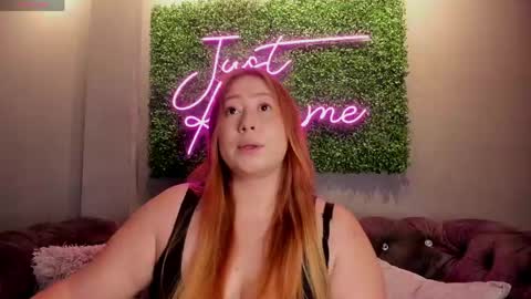 Snapshot of hannamartinn_ chatting on May 12, 3:42 pm hannamartinn_ online show from May 12, 3:42 pm