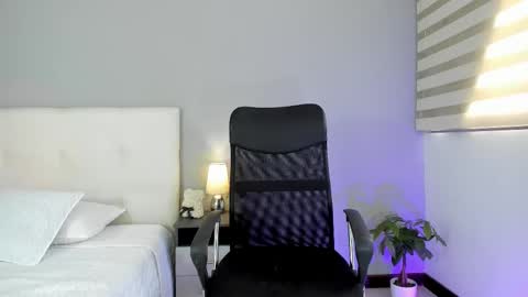 Snapshot of hannamartinnez chatting on March 6, 5:11 pm hannamartinnez online show from March 6, 5:11 pm