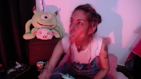 Snapshot of hannaqueen23 chatting on December 22, 6:10 am hannaqueen23 online show from December 22, 6:10 am