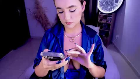 Snapshot of hannasophia_ chatting on June 12, 1:48 am online show from June 12, 1:48 am
