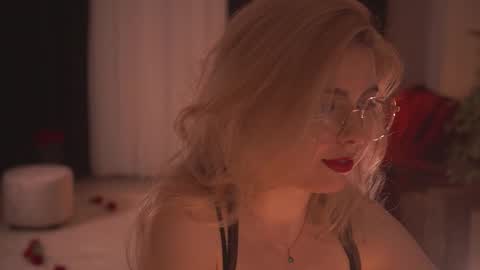 Snapshot of hannasthesia chatting on February 16, 12:41 am Hanna online show from February 16, 12:41 am