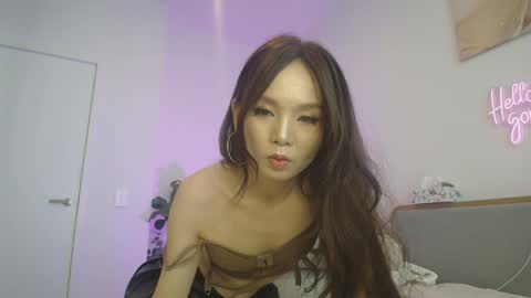 Snapshot of hannavibe chatting on April 19, 1:05 am HannaVibe online show from April 19, 1:05 am