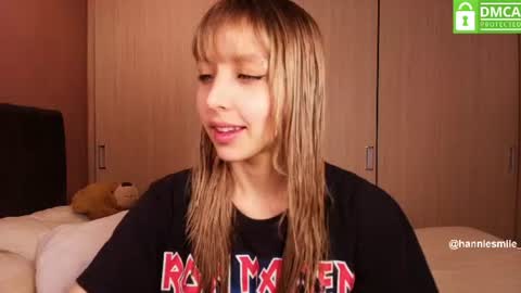 Snapshot of hanniesmile_ chatting on August 6, 2:02 am Hannie online show from August 6, 2:02 am