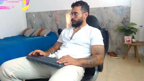 hanz_col online show from November 6, 11:22 am