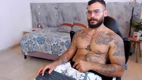 hanz_col online show from November 24, 1:16 am