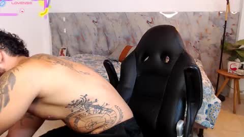 hanz_col online show from December 2, 11:48 am