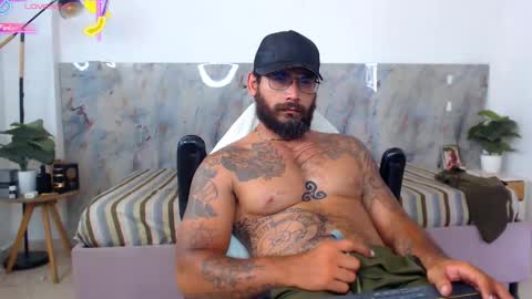 Snapshot of hanz_col chatting on April 20, 3:37 pm hanz_col online show from April 20, 3:37 pm