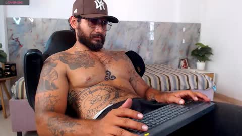 Snapshot of hanz_col chatting on April 28, 4:23 pm hanz_col online show from April 28, 4:23 pm
