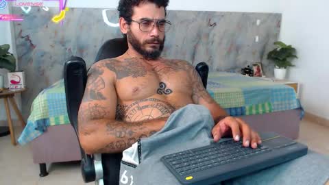 Snapshot of hanz_col chatting on May 23, 11:20 pm hanz_col online show from May 23, 11:20 pm