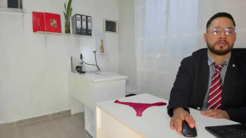 Happer Quinn  Mr Hale online show from December 19, 11:17 am