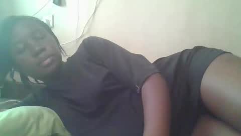 Snapshot of happy_dimple chatting on September 22, 12:18 pm happy_dimple online show from September 22, 12:18 pm