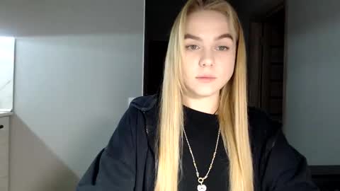 Snapshot of happy_fox_ chatting on December 5, 11:07 pm happy_fox_ online show from December 5, 11:07 pm