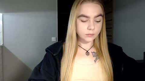 Snapshot of happy_fox_ chatting on January 24, 8:54 pm happy_fox_ online show from January 24, 8:54 pm