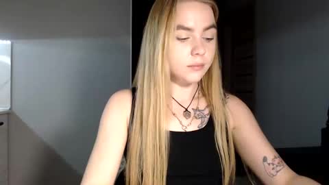 Snapshot of happy_fox_ chatting on January 25, 8:42 pm happy_fox_ online show from January 25, 8:42 pm