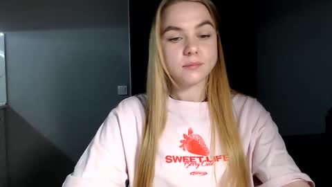 Snapshot of happy_fox_ chatting on January 28, 8:26 pm happy_fox_ online show from January 28, 8:26 pm