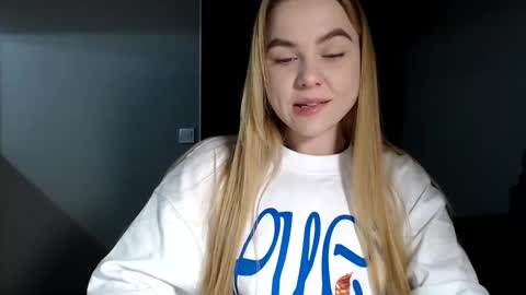 Snapshot of happy_fox_ chatting on February 5, 8:46 pm happy_fox_ online show from February 5, 8:46 pm