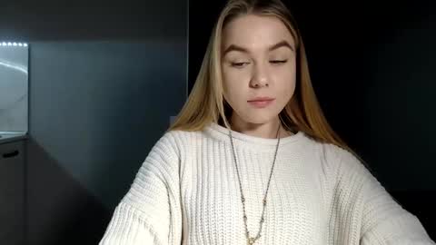 Snapshot of happy_fox_ chatting on February 9, 9:49 pm happy_fox_ online show from February 9, 9:49 pm