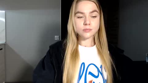 Snapshot of happy_fox_ chatting on February 12, 8:07 pm happy_fox_ online show from February 12, 8:07 pm